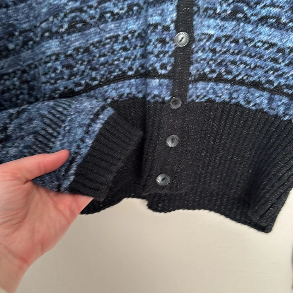 Vintage LizWear Blue and Black Patterned Women's Sweater medium cropped cardigan
